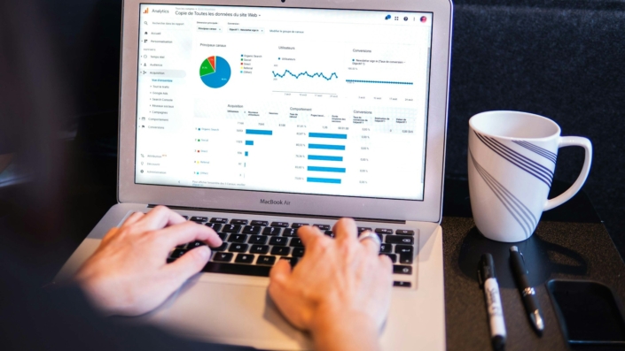 Canonical URL ve teknik SEO denetimi için bilgisayar