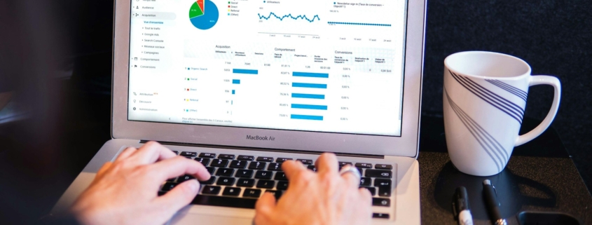 Canonical URL ve teknik SEO denetimi için bilgisayar