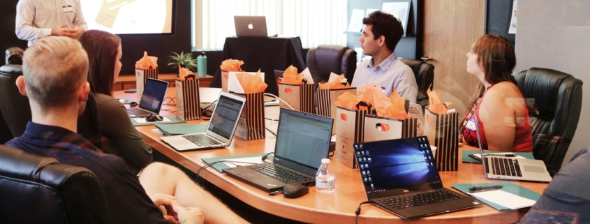 CRM müşteri takibi ve satış süreci toplantısı