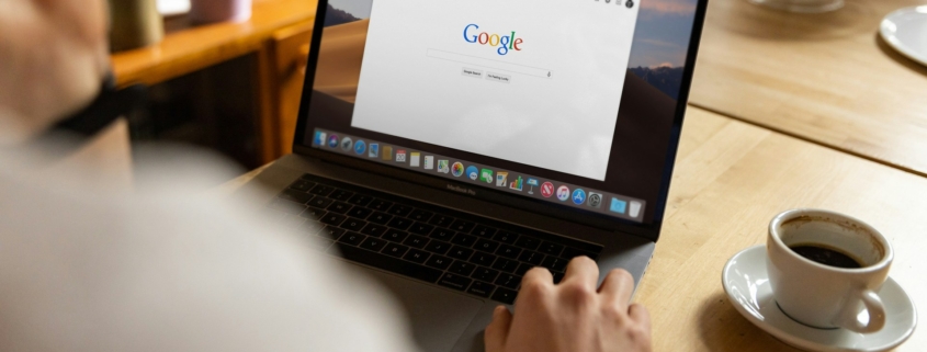 Search Console indeksleme analizinde bilgisayar üzerinden SEO çalışması